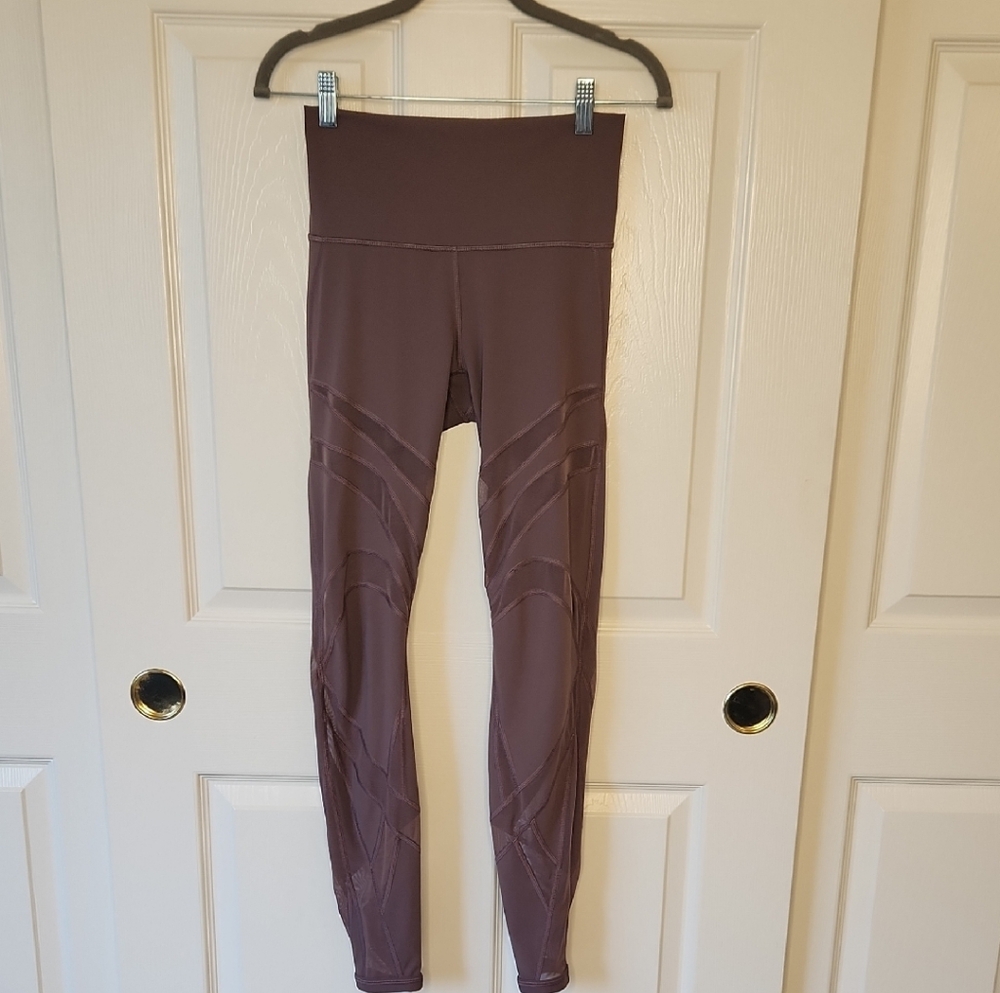 Lululemon Athletica Women's Highwaisted BackPocket Mesh In MotionBark Size 6